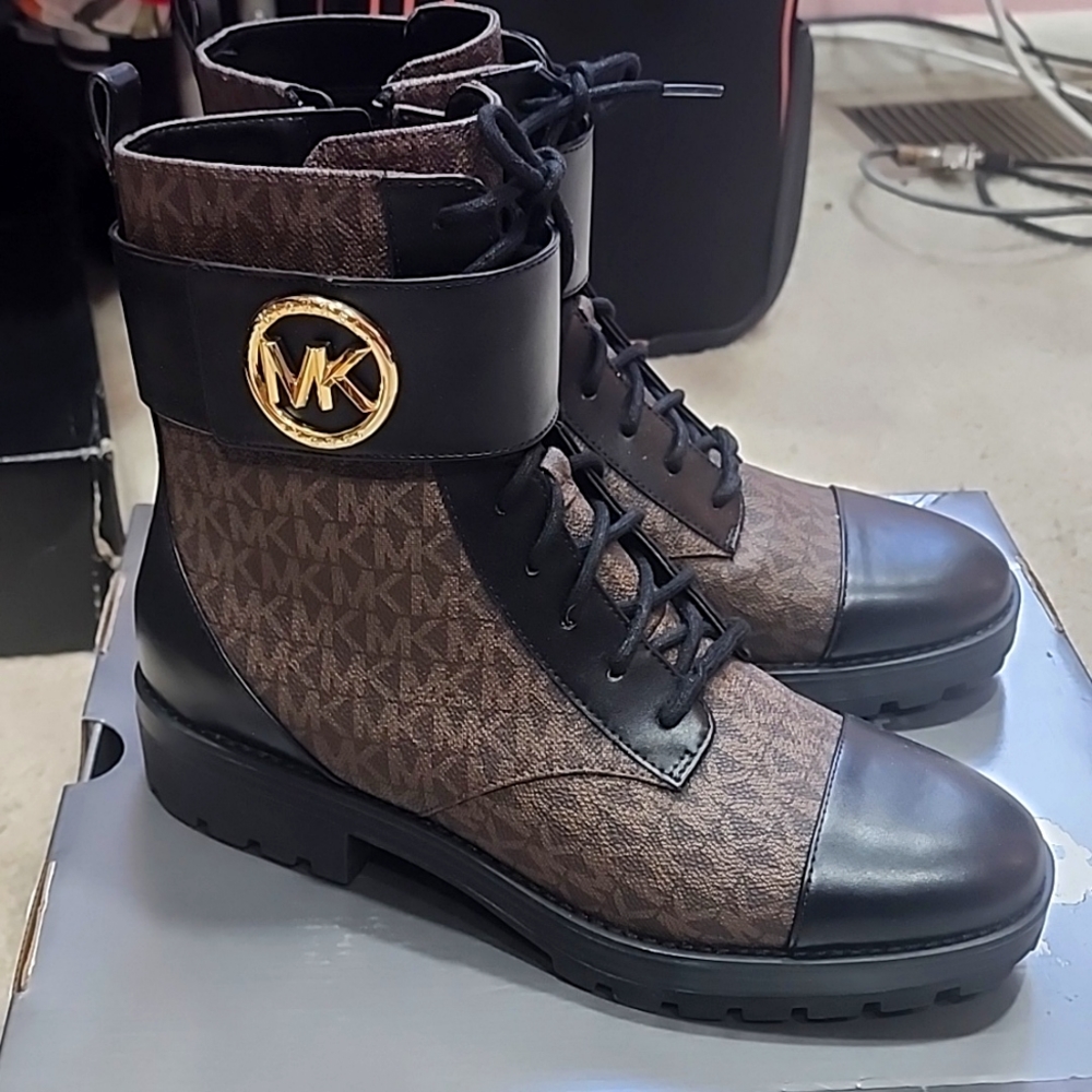 Brand New Brown Micheal Kohrs High Ankle Boots laceup w Velcro top strap Size 10